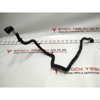 3 Патрубок системы охлаждения заднего мотора Tesla Model 3, Model Y 1077595-00-E